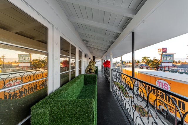 More Photos Of 4225 Crenshaw Blvd, Los Angeles Bar For Lease