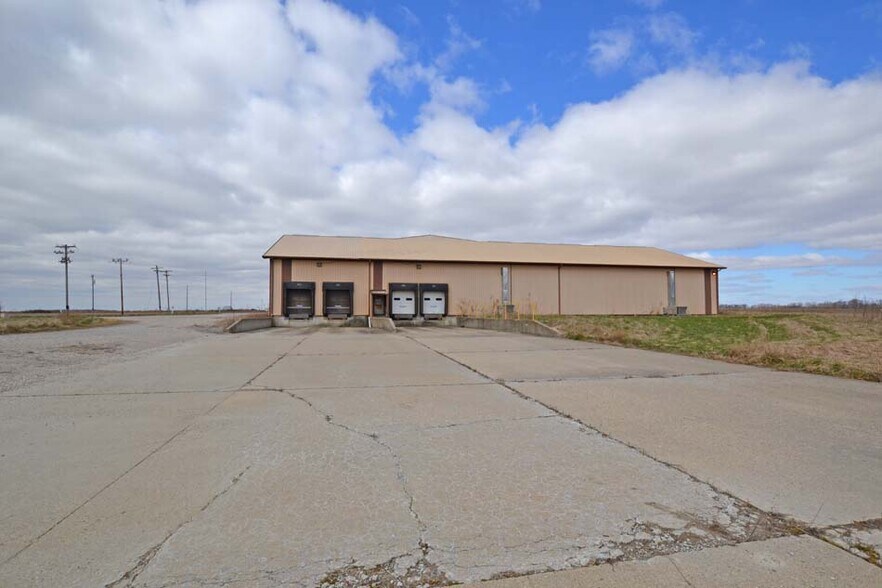 More Photos Of 7656 E 700th Ave, Robinson Manufacturing For Lease