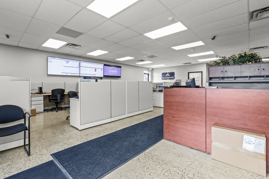 More Photos Of 8004-8008 Castleway Dr, Indianapolis Flex For Sale