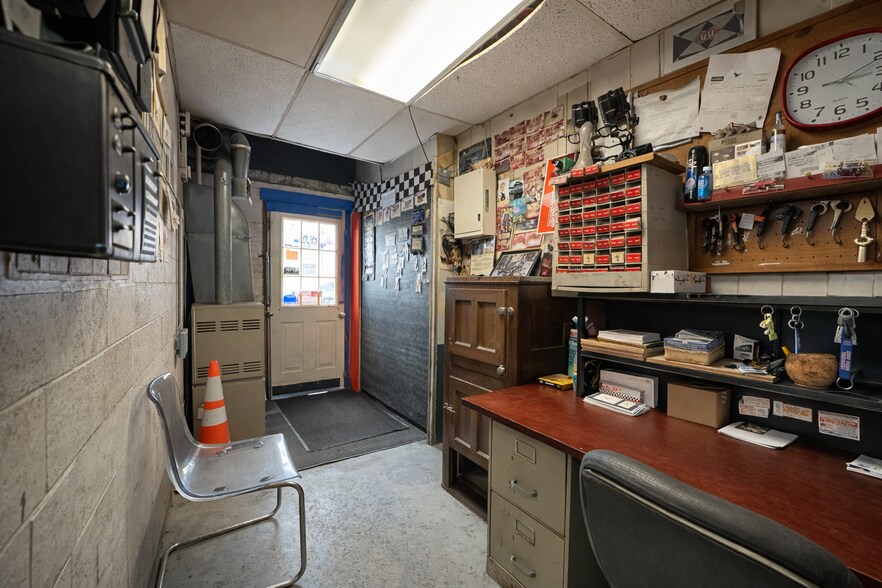 More Photos Of 27 Sands St, Staten Island Auto Repair For Sale