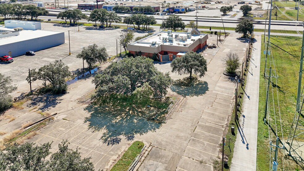 More Photos Of 4717 I-10 Fwy, Baytown General Retail For Sale