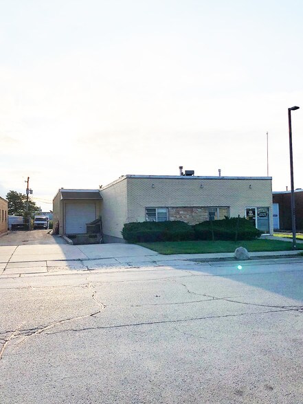 More Photos Of 105 Randall St, Elk Grove Village Warehouse For Lease