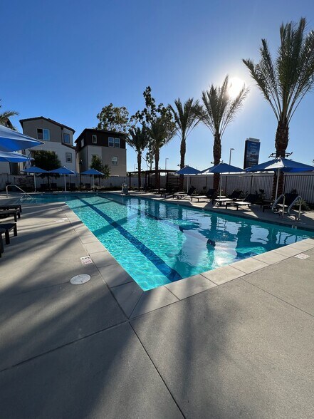 More Photos Of 3005 Cochran St, Simi Valley Specialty For Lease