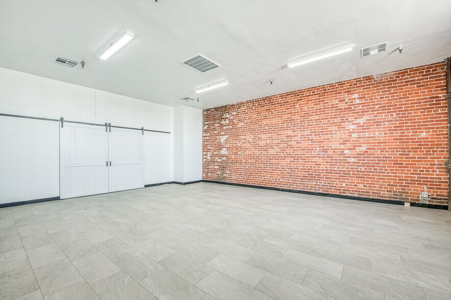 More Photos Of 135 Van Ness Ave, Fresno Warehouse For Lease
