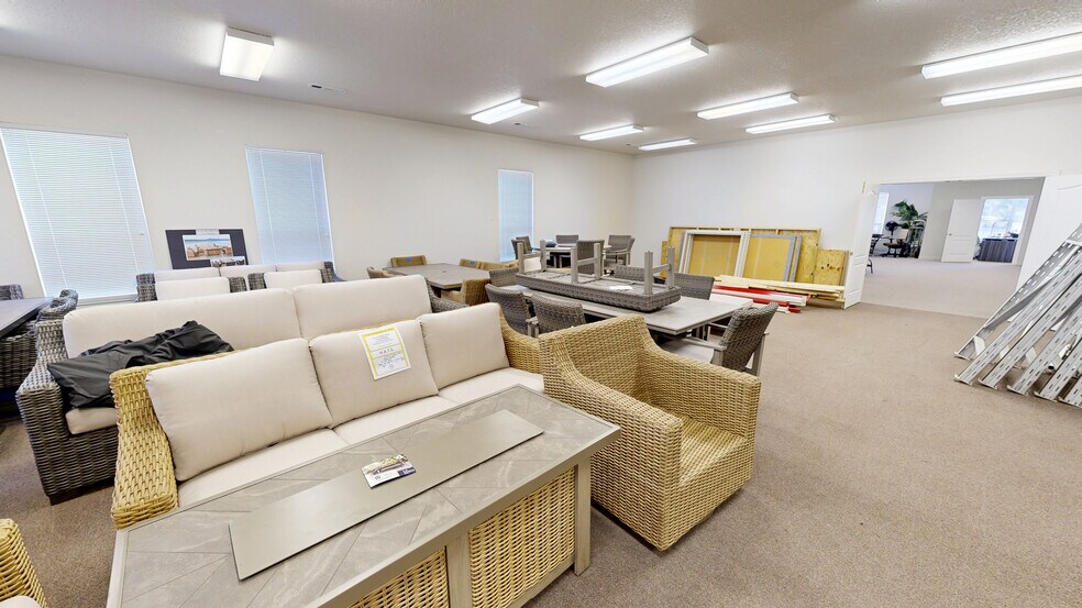 More Photos Of 102 Executive Dr, Bentonville Office For Lease