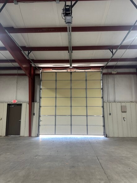 More Photos Of 1637 S Baehr St, Wichita Warehouse For Sale