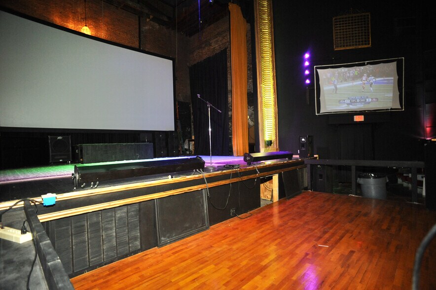 More Photos Of 424 W Main St, Denison Storefront Retail Office For Sale