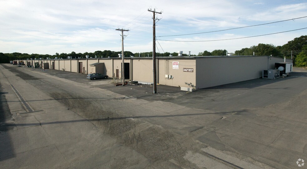 More Photos Of 342 Compass Cir, North Kingstown Warehouse For Lease