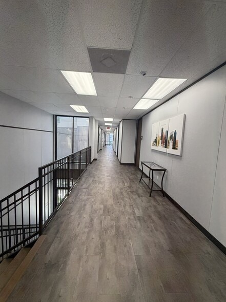 More Photos Of 2916 W TC Jester Blvd, Houston Office For Sale