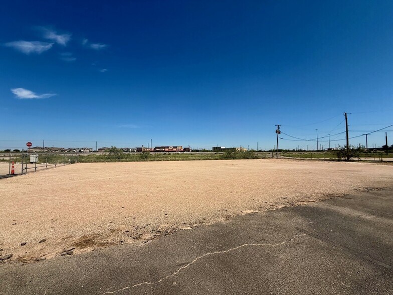 More Photos Of 2001 Westar Rd, Midland Warehouse For Lease