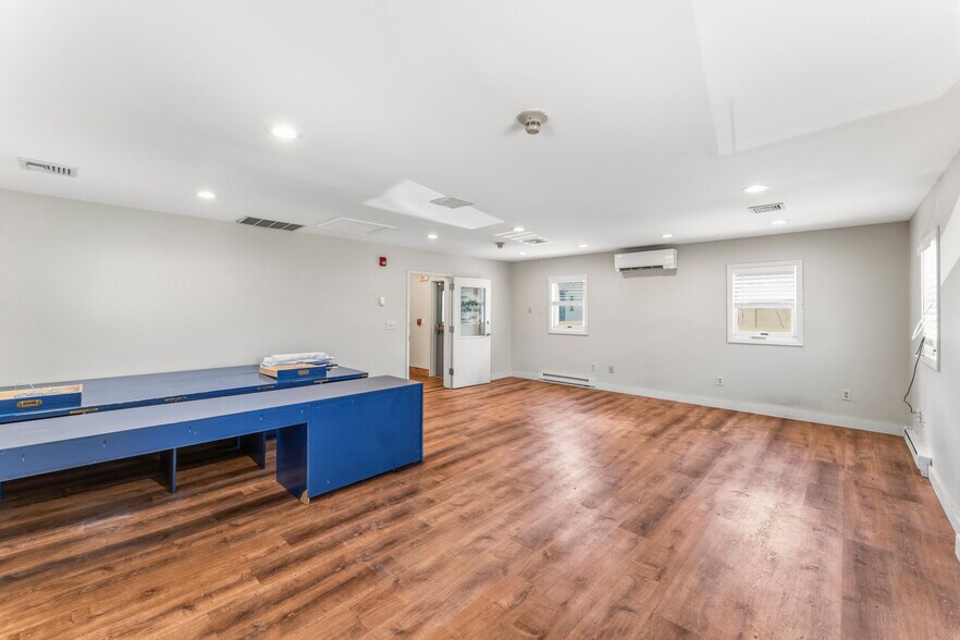 More Photos Of 13 Fort Hill Rd, Groton Storefront Retail Residential For Sale