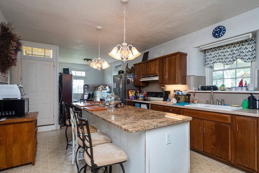 More Photos Of 1112 W Bridge St, Spring City Warehouse For Sale