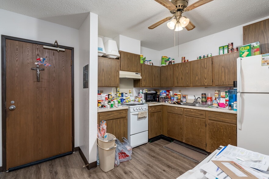More Photos Of 3200 Maple Ave, Slayton Apartments For Sale