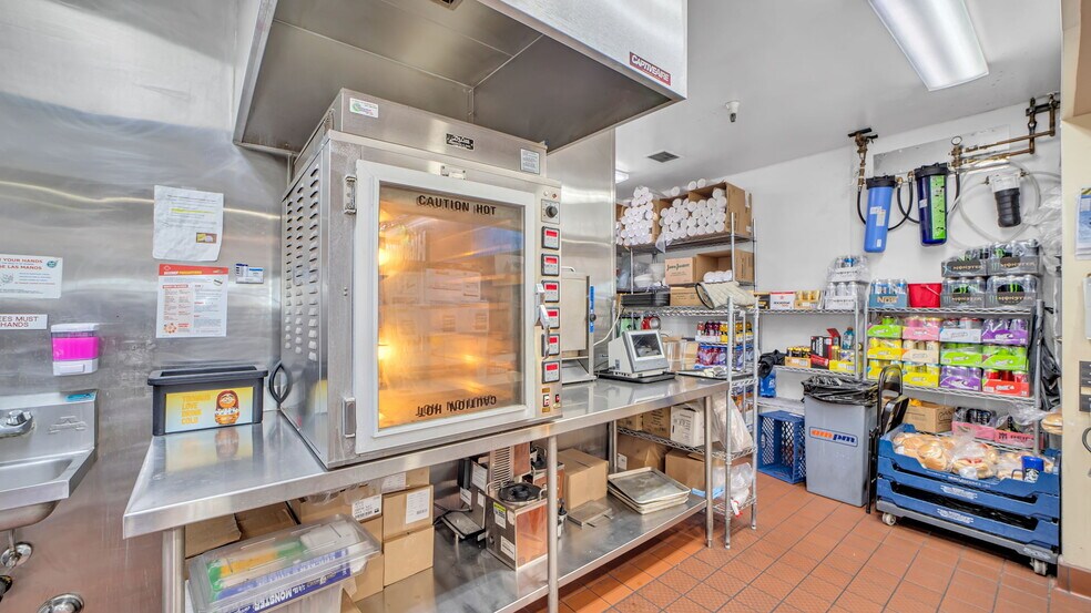 More Photos Of 1187 W San Marcos Blvd, San Marcos Service Station For Sale
