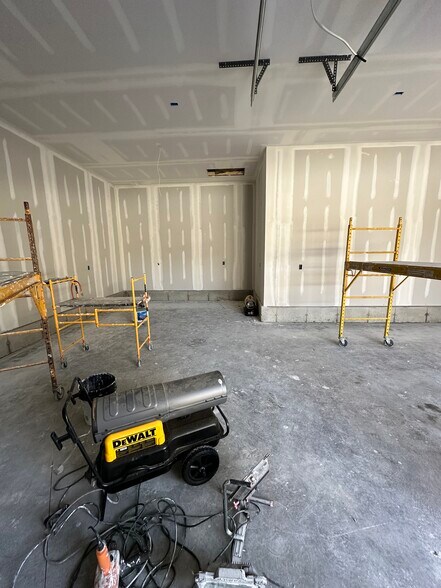 More Photos Of 9 Hutchins St, Auburn Light Distribution For Sale