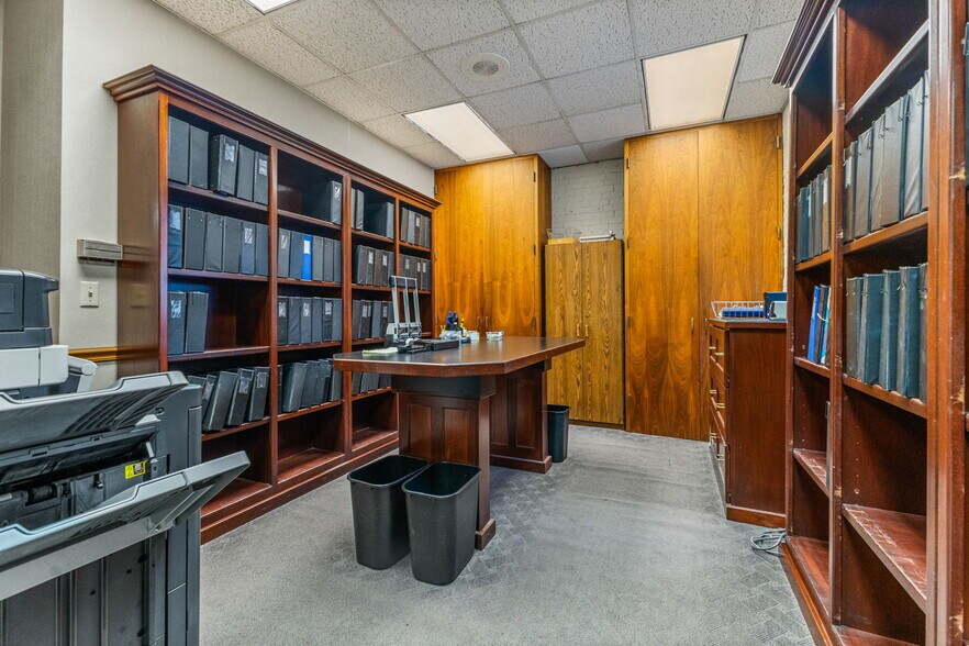 More Photos Of 387 Court St NE, Salem Office For Sale