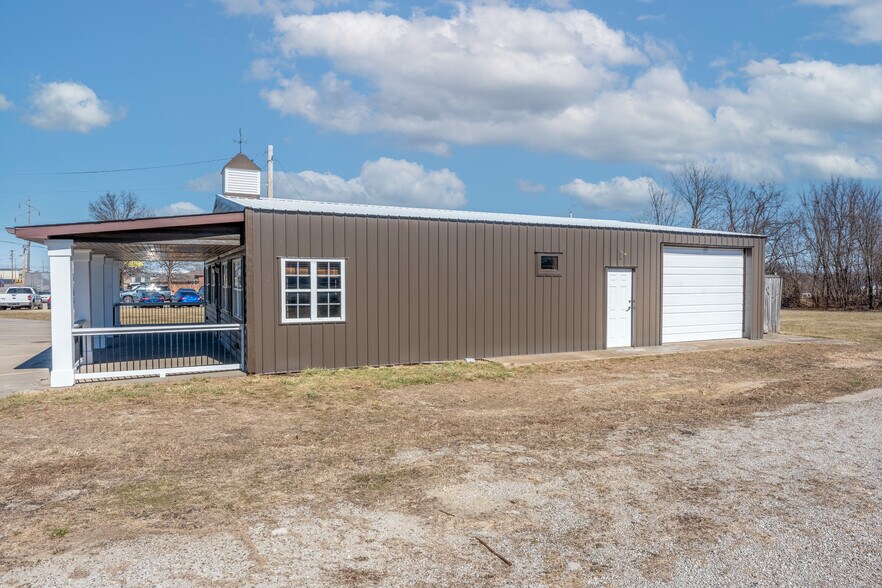 More Photos Of 3805 S Limit Ave, Sedalia General Retail For Sale