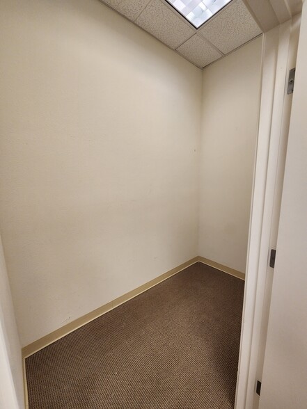 More Photos Of 4725-4737 Mangels Blvd, Fairfield Light Distribution For Sale