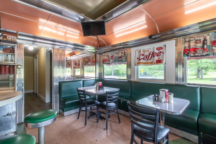 More Photos Of 585 US Route 5, Coventry Specialty For Sale