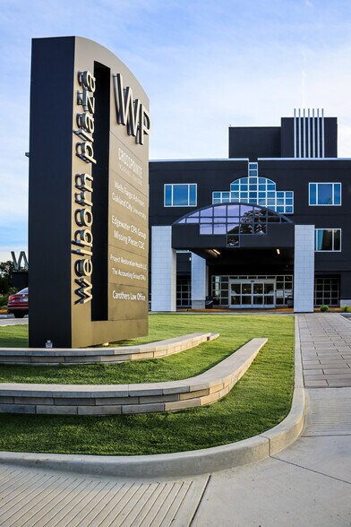 More Photos Of 401 SE 6th St, Evansville Office For Lease