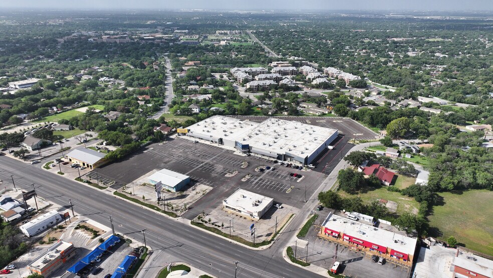 More Photos Of 1327-1331 Bandera Rd, San Antonio Storefront For Lease