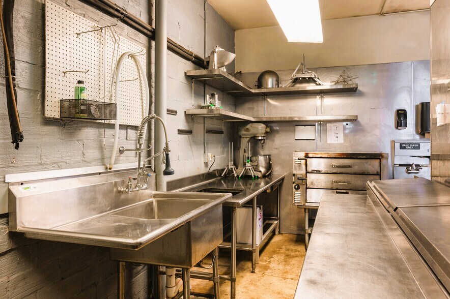 More Photos Of 151 River St, Elk Rapids General Retail For Sale