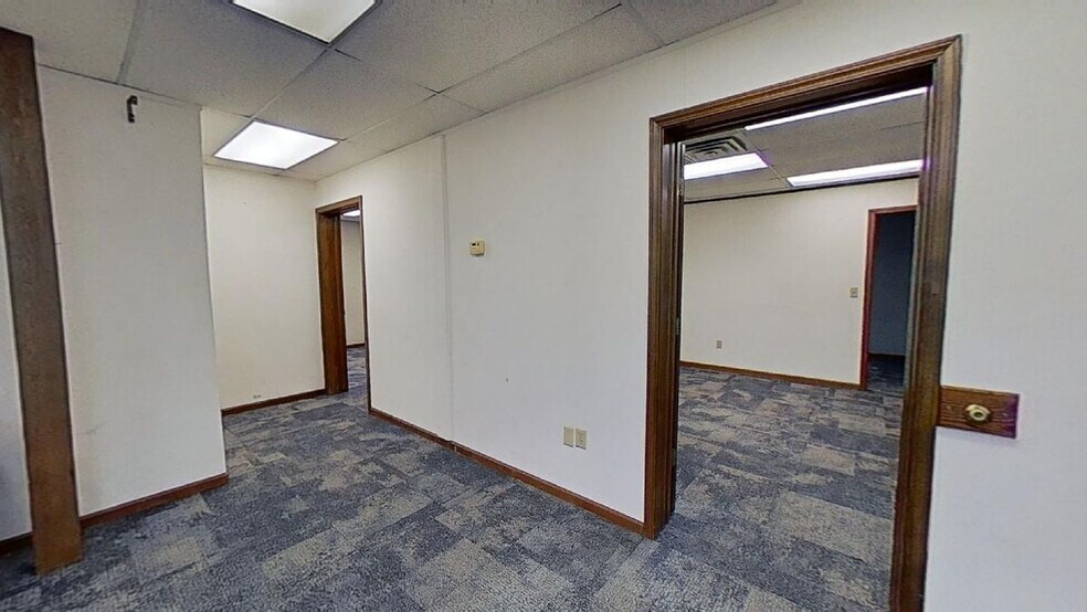 More Photos Of 913 W Holmes Rd, Lansing Medical For Lease