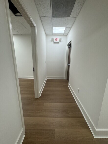 More Photos Of 10 Plantation Park Dr, Bluffton Office For Lease