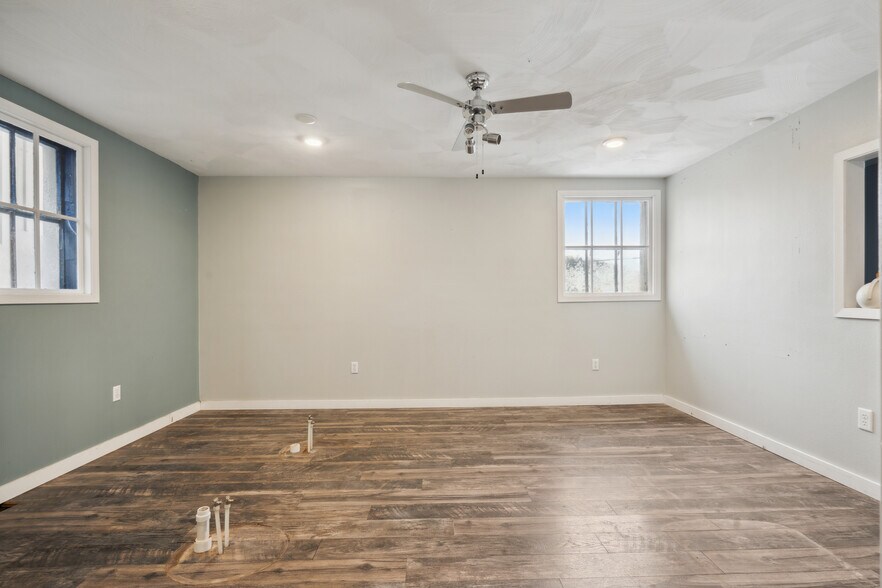 More Photos Of 1001 Short St, Decorah Auto Dealership For Sale