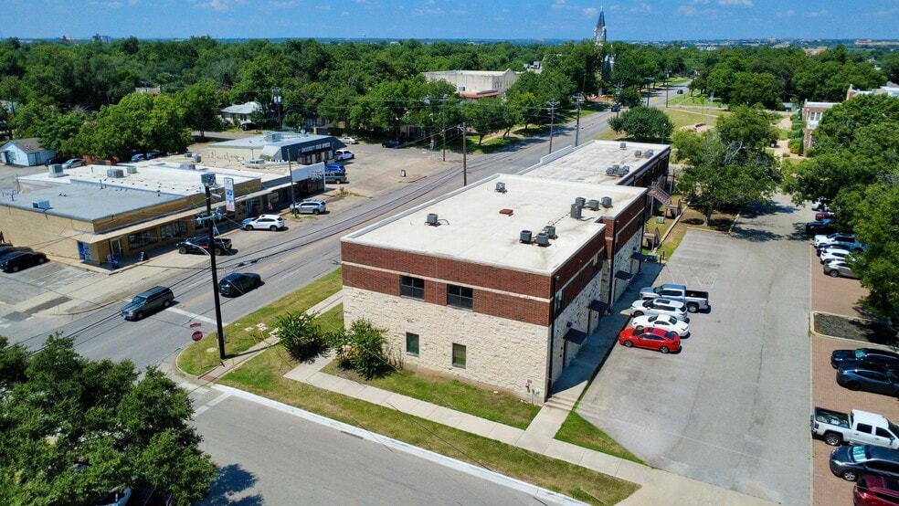 More Photos Of 605-701 E University Ave, Georgetown Storefront Retail Office For Sale