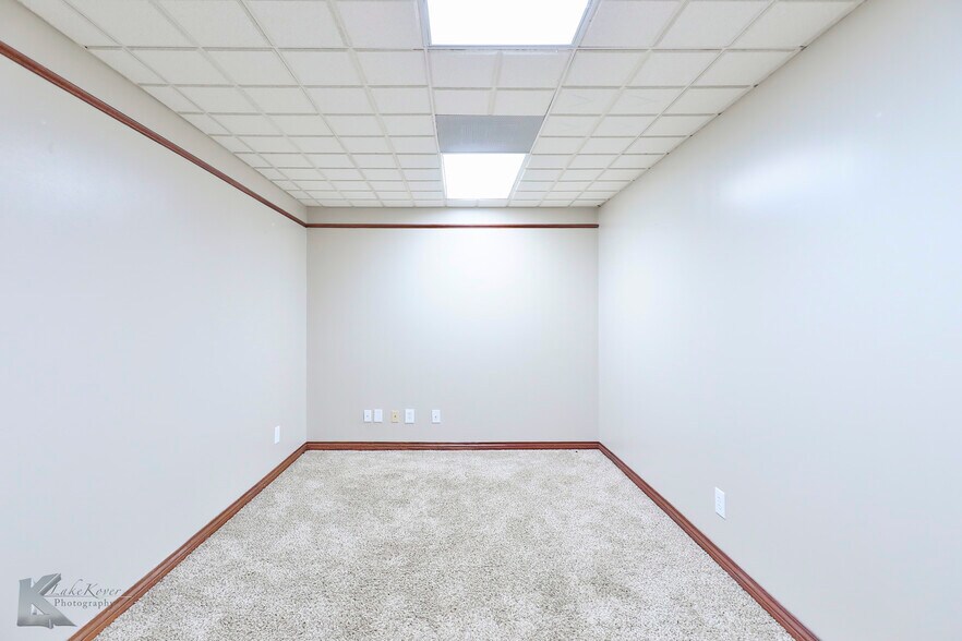 More Photos Of 318 Cedar St, Abilene Storefront Retail Office For Sale