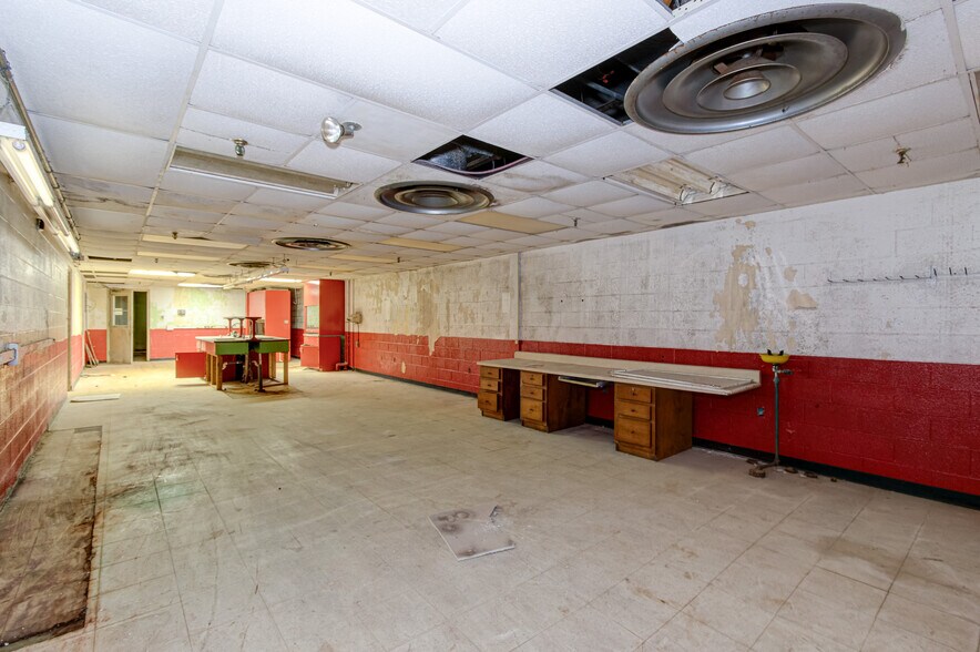 More Photos Of 1664 Sharon Rd, Washington Warehouse For Sale