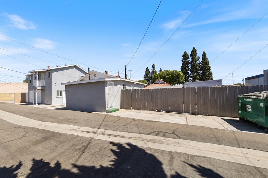 More Photos Of 15323 Paramount Blvd, Paramount General Retail For Sale