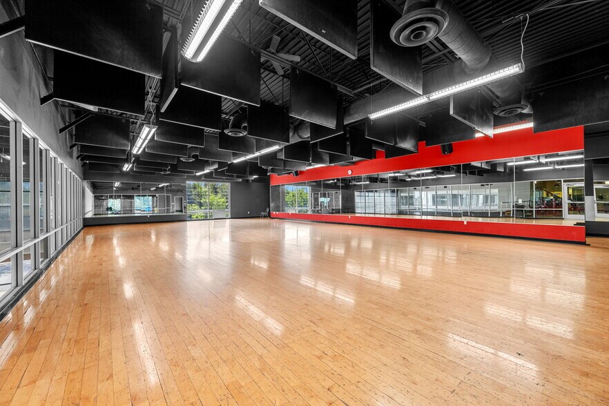 More Photos Of 1900 Del Paso Rd, Sacramento Health Club For Lease