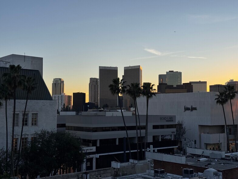 More Photos Of 9632-9648 Brighton Way, Beverly Hills Restaurant For Lease