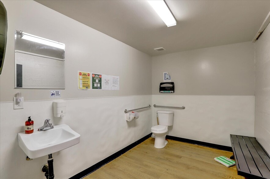 More Photos Of 7648 Monterey St, Gilroy Storefront For Sale