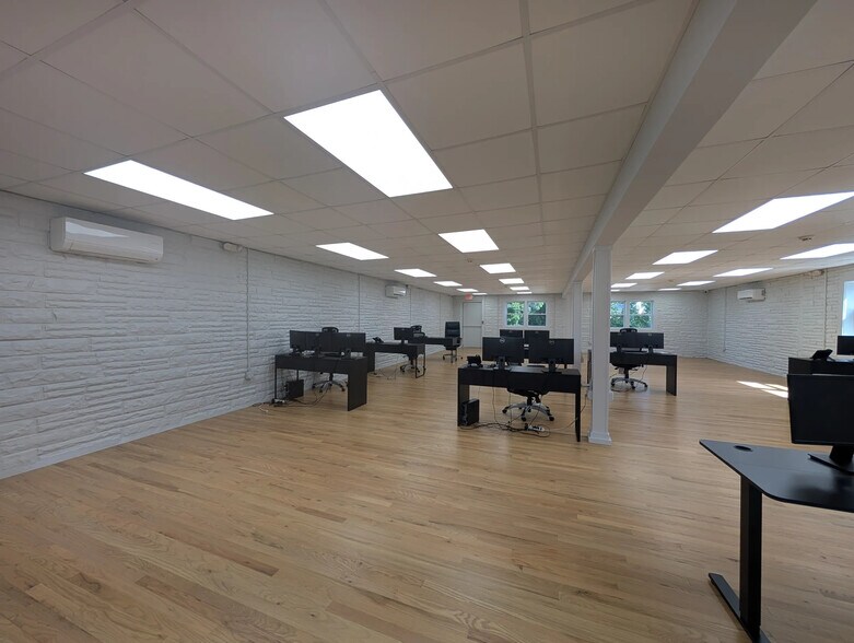 More Photos Of 655 Middle Country Rd, Saint James Freestanding For Lease