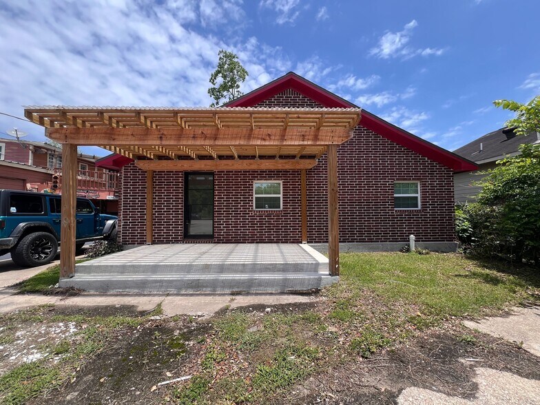 More Photos Of 2209 Highway 3, Dickinson Office Residential For Sale