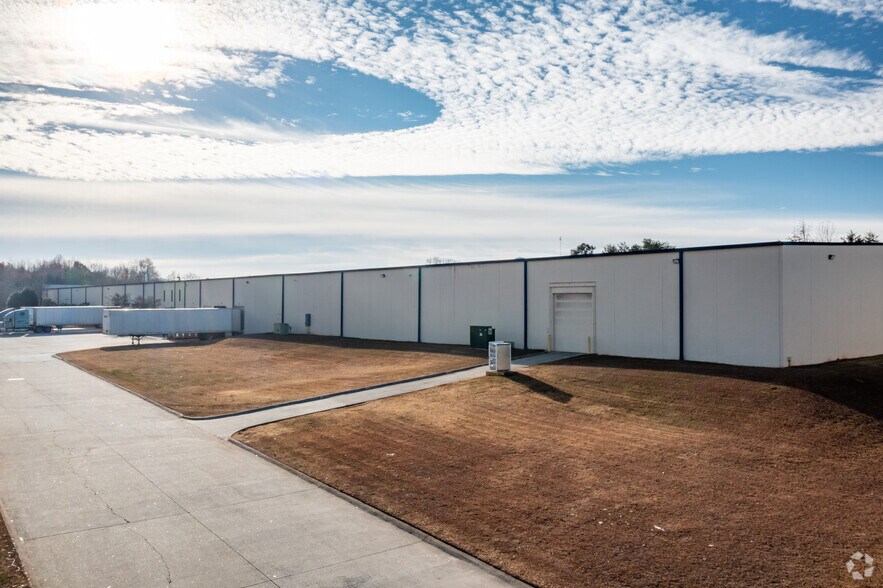 More Photos Of 160 National Ave, Spartanburg Warehouse For Lease