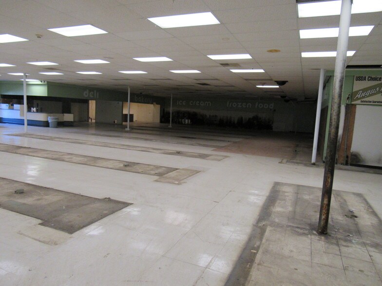 More Photos Of 275 Laing St, Redgranite Supermarket For Lease