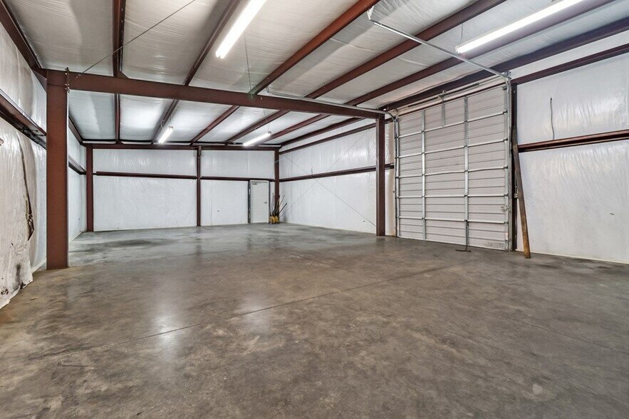 More Photos Of 135 Industrial Blvd, Crossville Warehouse For Lease