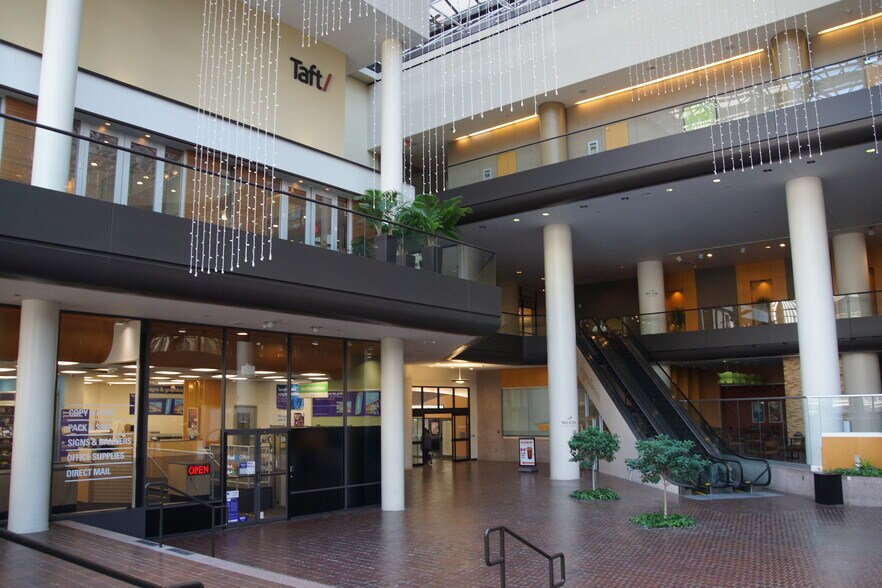 More Photos Of 21 E 5th St, Cincinnati Hotel For Lease