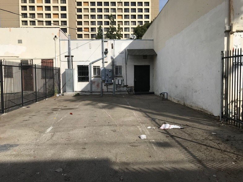 More Photos Of 11008 Magnolia Blvd, North Hollywood Storefront For Sale