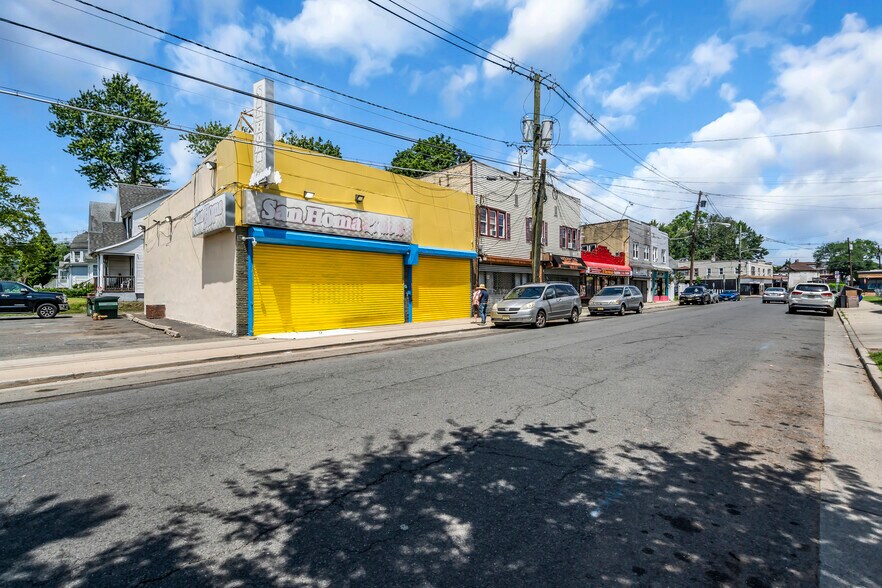 More Photos Of 1011 E 2nd St, Plainfield Storefront For Sale