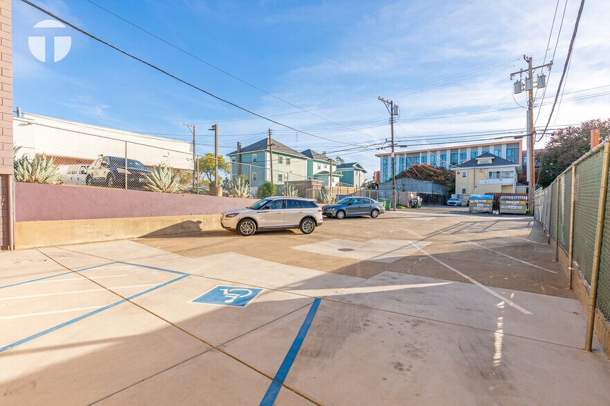 More Photos Of 2016 P St, Sacramento Office For Lease