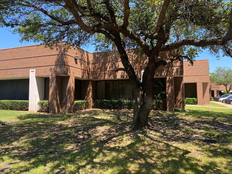 More Photos Of 7920 Elmbrook Dr, Dallas Medical For Lease