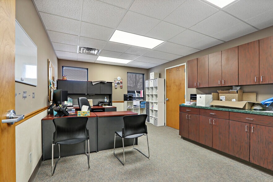 More Photos Of 1131 Prairie Dr, Racine Office For Lease