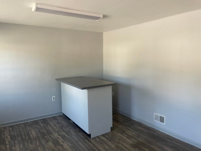 More Photos Of 300 Churchmans Rd, New Castle Unknown For Lease