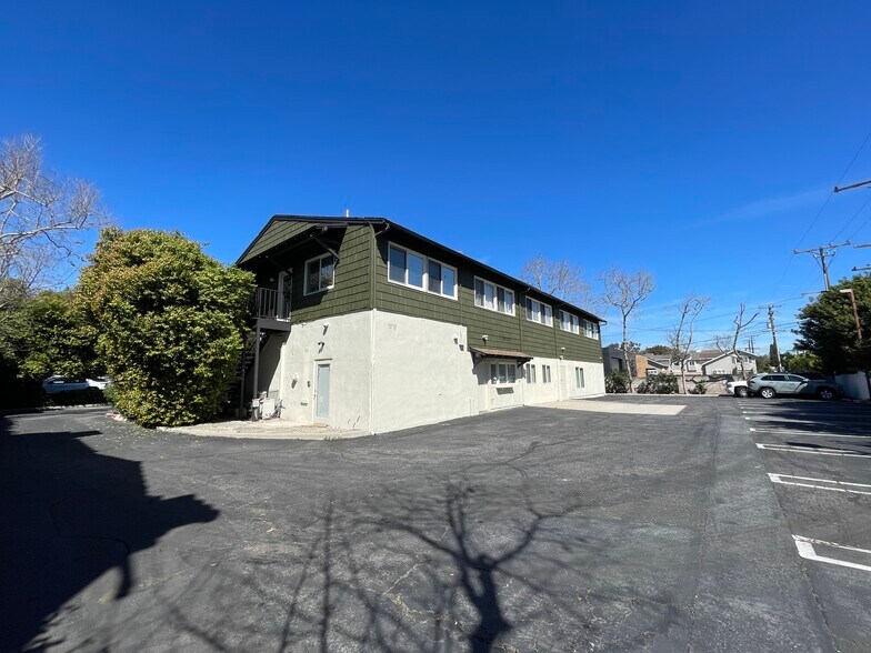 More Photos Of 2488 Newport Blvd, Costa Mesa Office For Lease