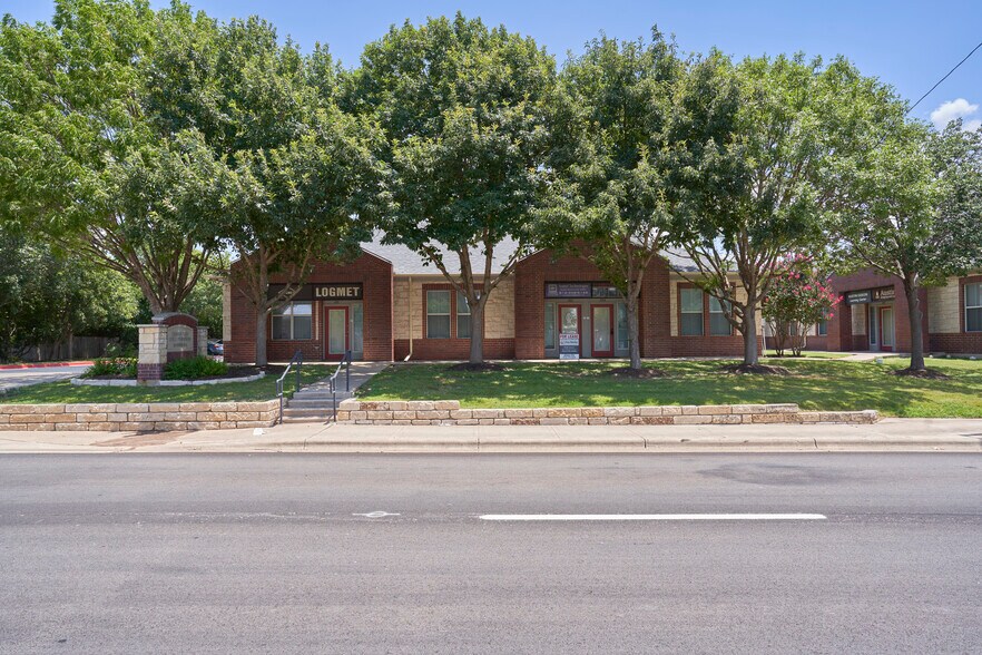 More Photos Of 1311 Chisholm Trail Rd, Round Rock Office For Lease